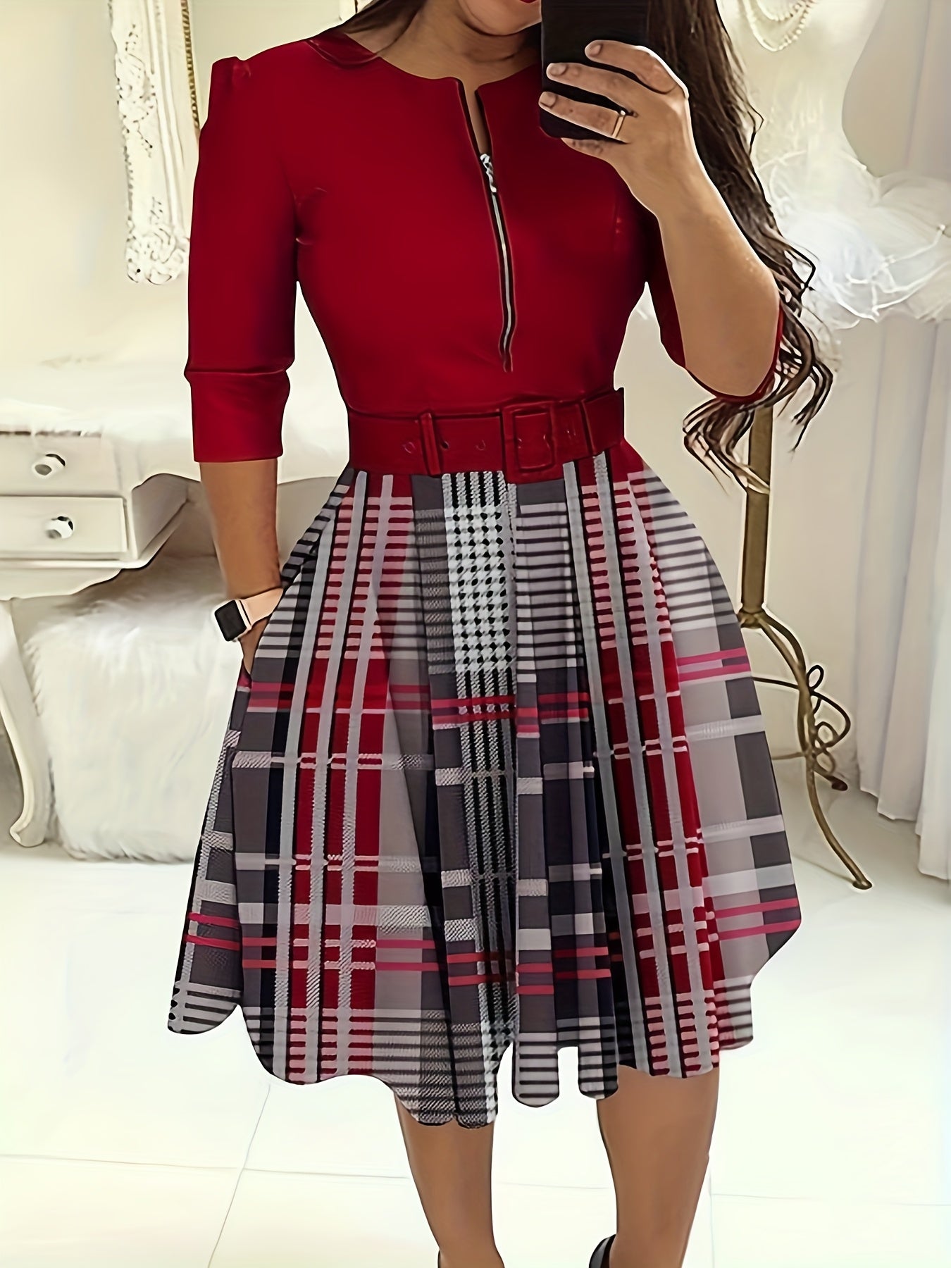 Elegantes kariertes Kleid - V-Ausschnitt mit halbem Reißverschluss