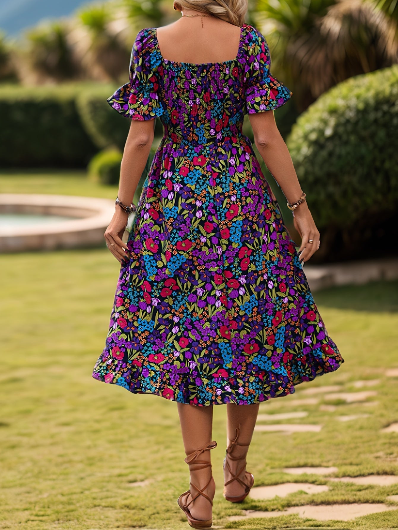 Schulterfreies Kleid mit Blumenmuster und Laternenärmeln Lila