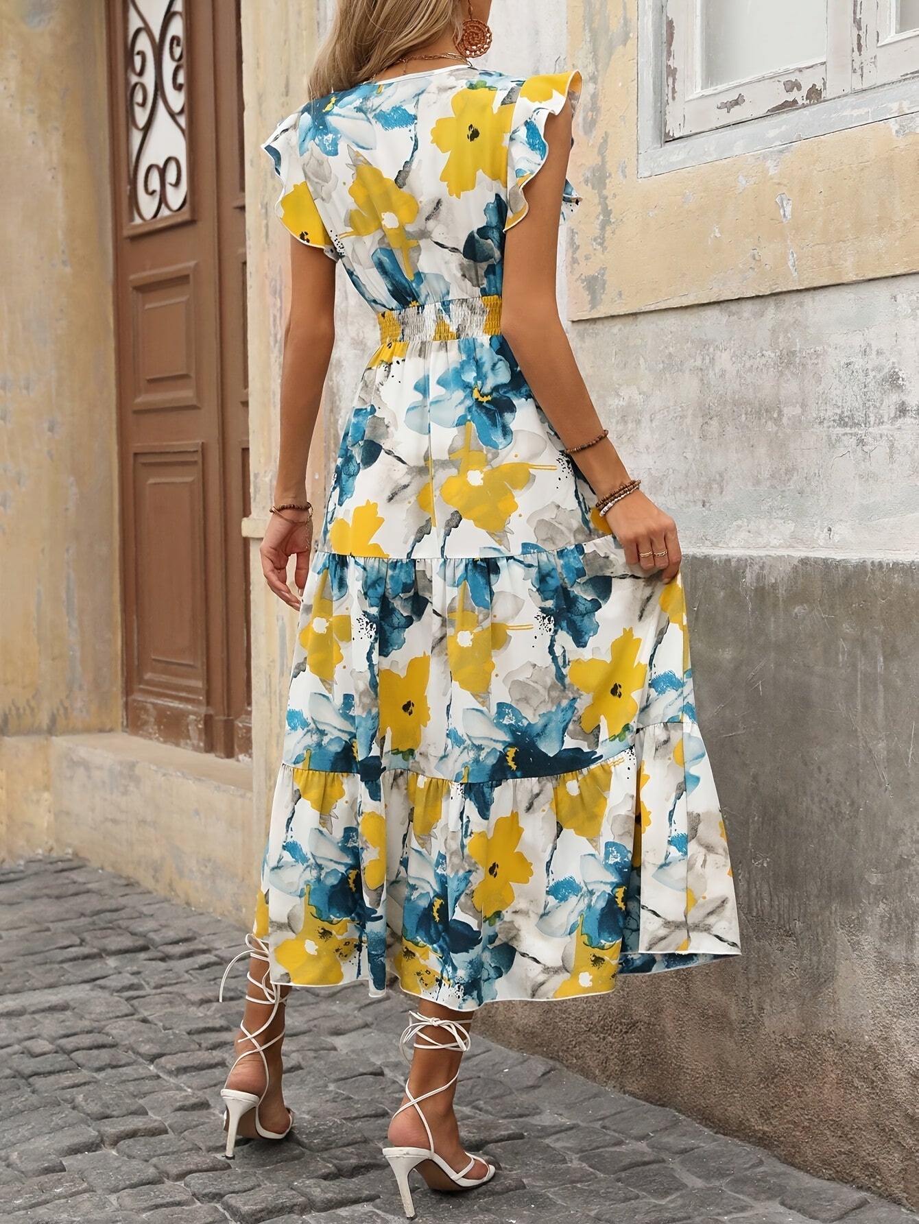 Langes Trapezkleid mit floralem Muster und frechem Ausschnitt