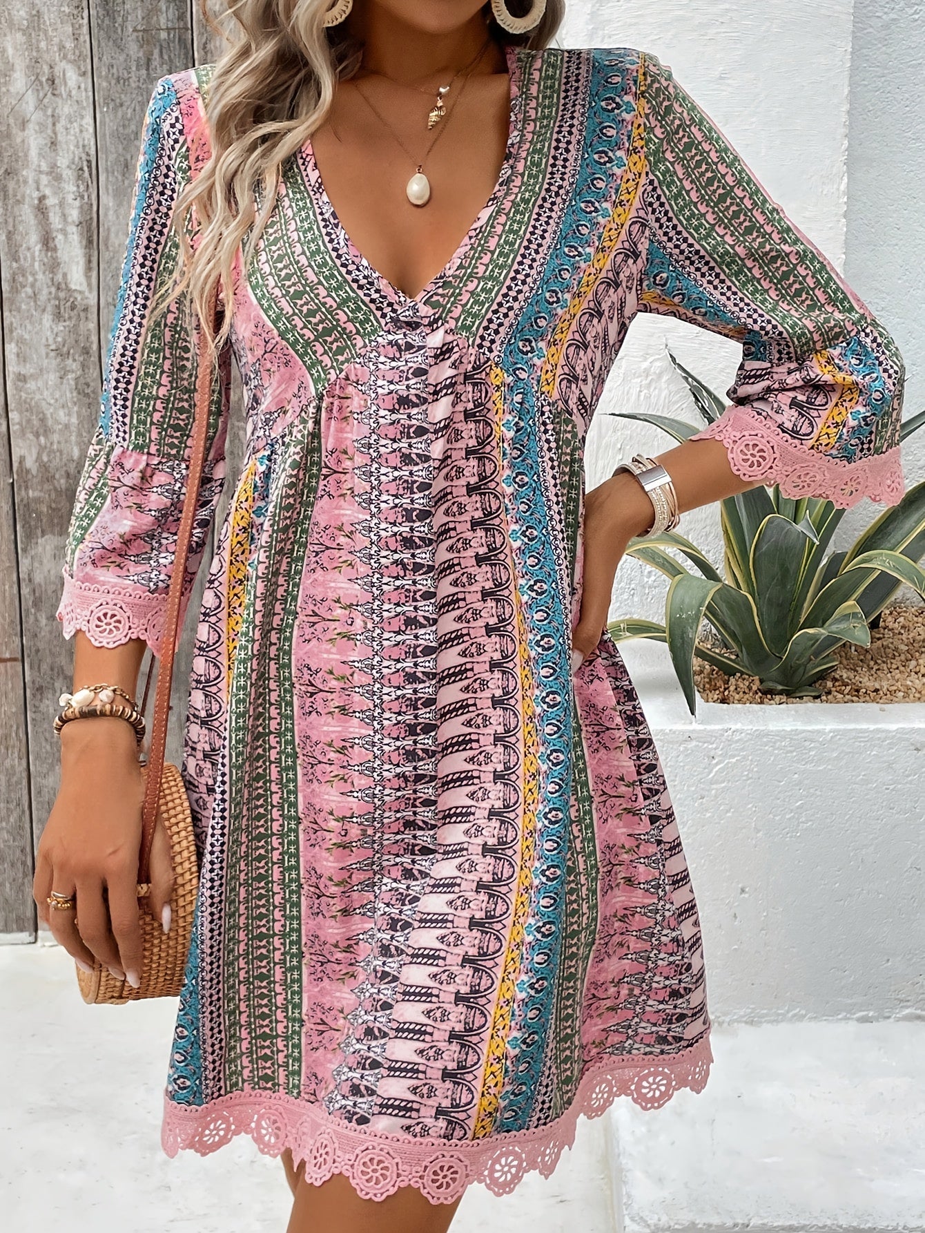 Elegantes V-Ausschnitt Kleid mit Spitze Leichtes Sommerkleid mit buntem Streifen