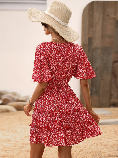 Rotes geblümtes Kleid mit V-Ausschnitt, Volants und Schmetterlingsärmeln