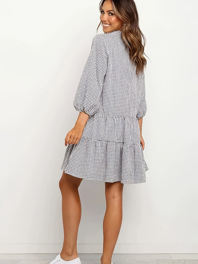 Sommerliches Midikleid mit V-Ausschnitt, Knopfleiste und Karomuster