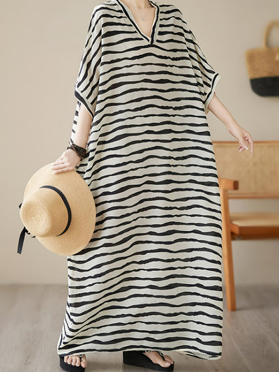 Gestreiftes Kleid in Übergröße mit V-Ausschnitt - Holiday Style