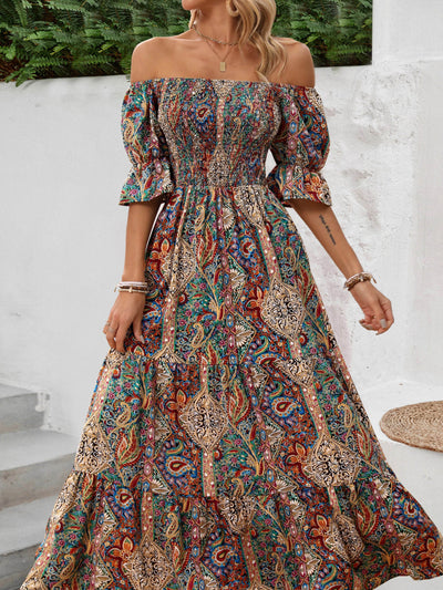 Schulterfreies Sommerkleid mit geometrischem Muster