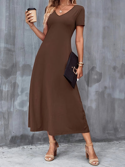 Langes Sommer-Maxi-Kleid mit frechem Ausschnitt - alltagstauglich und stilvoll