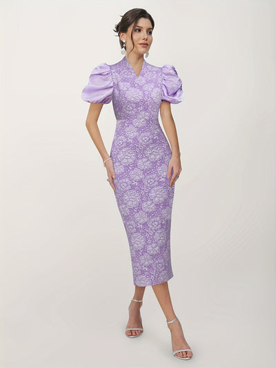 Elegantes Bodycon Kleid mit kurzen Ärmeln - floraler V-Ausschnitt