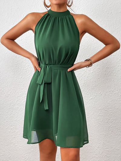Elegantes Grünes Halterneck-Kleid mit Spitze und Taillenbindung