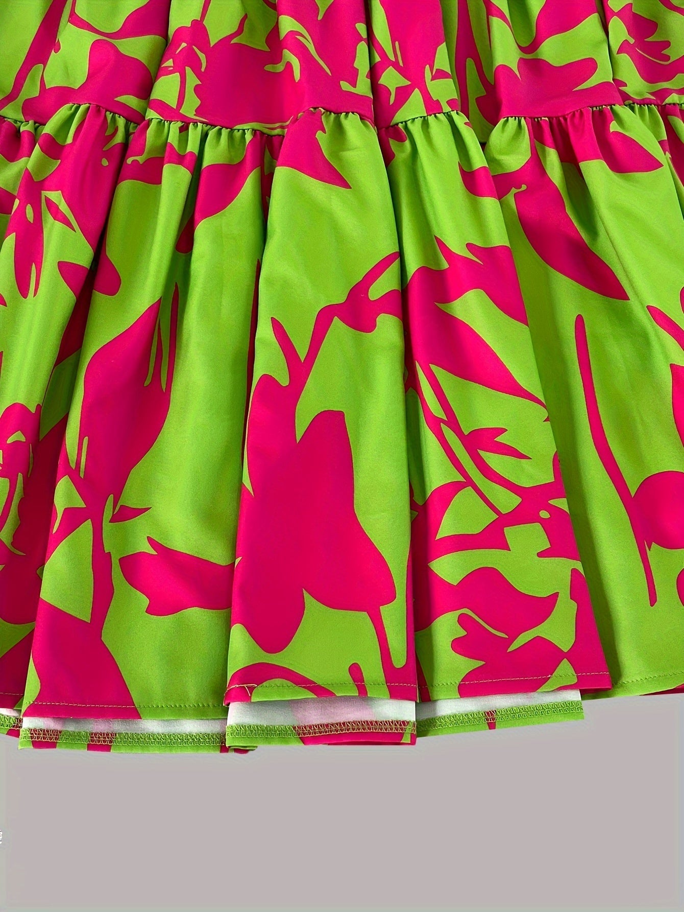 Elegantes Blumenkleid V-Ausschnitt – Ärmellos Locker & Luftig