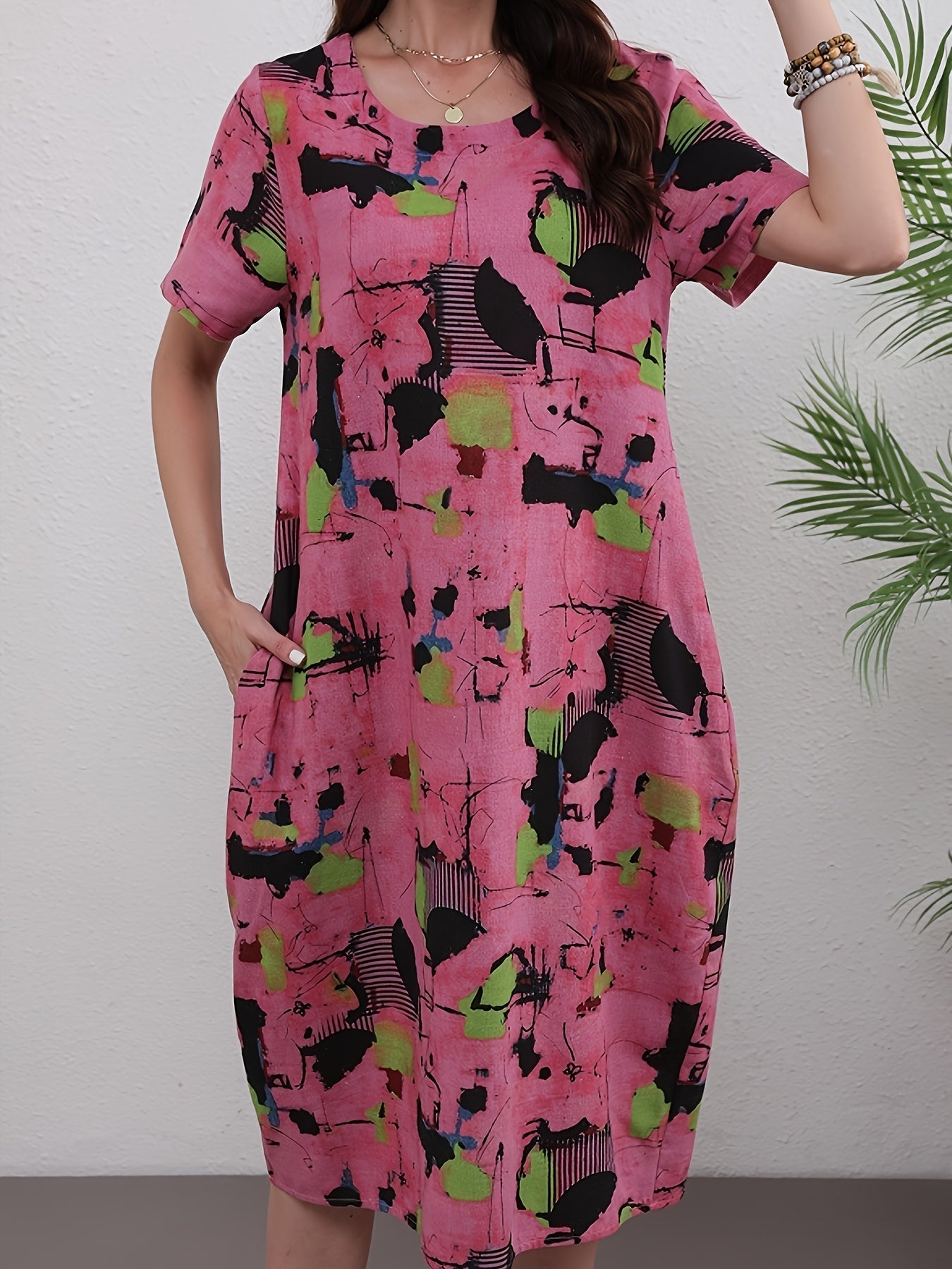 Elegantes Leinen-Midikleid mit ausdrucksstarkem abstraktem Muster