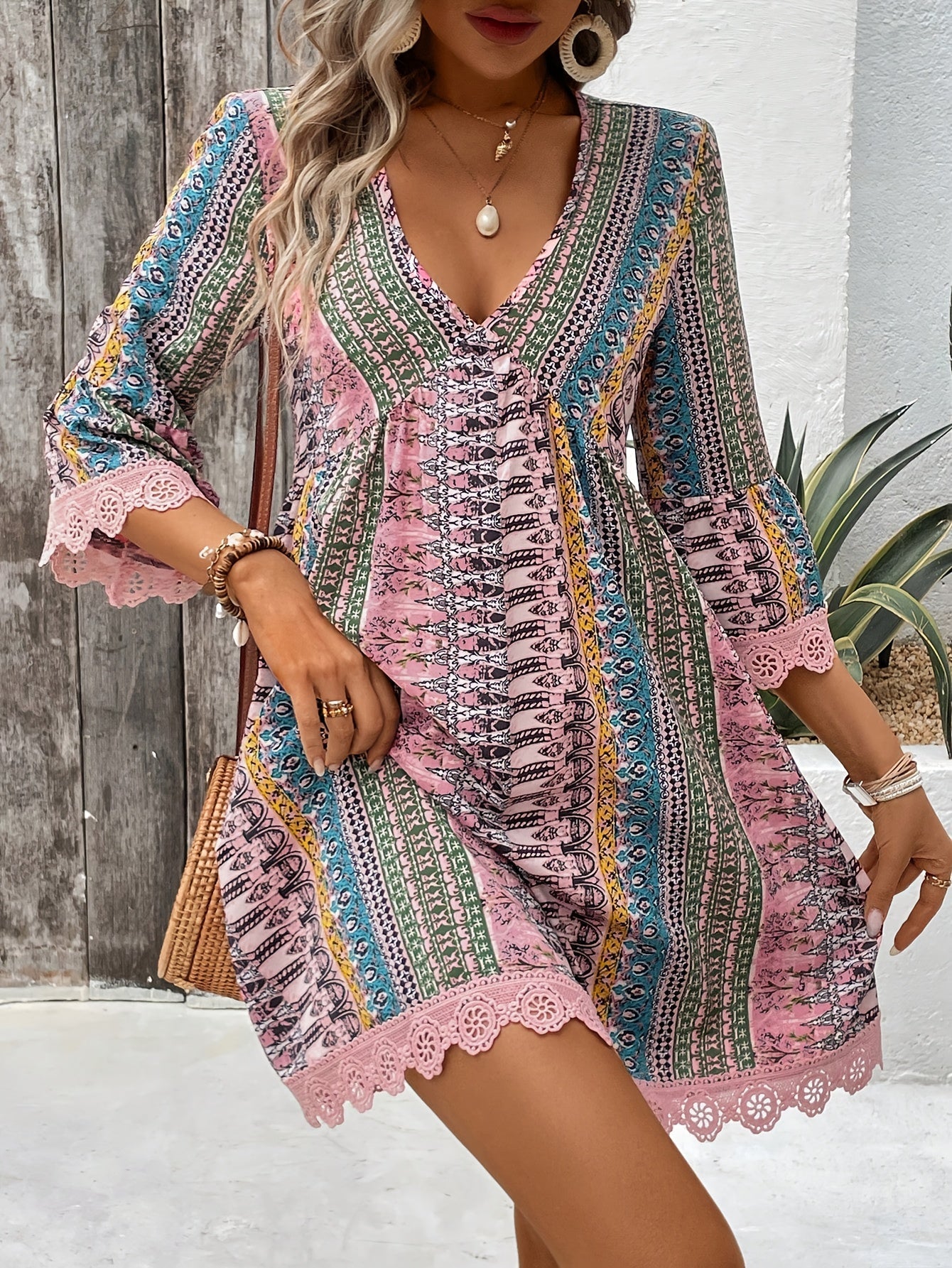 Elegantes V-Ausschnitt Kleid mit Spitze Leichtes Sommerkleid mit buntem Streifen