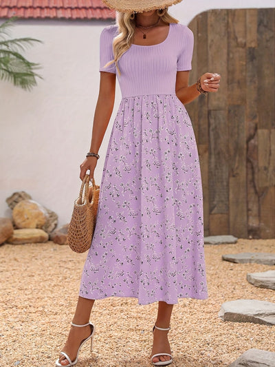 Elegantes lila geblümtes Kleid mit A-Linie und kurzen Ärmeln