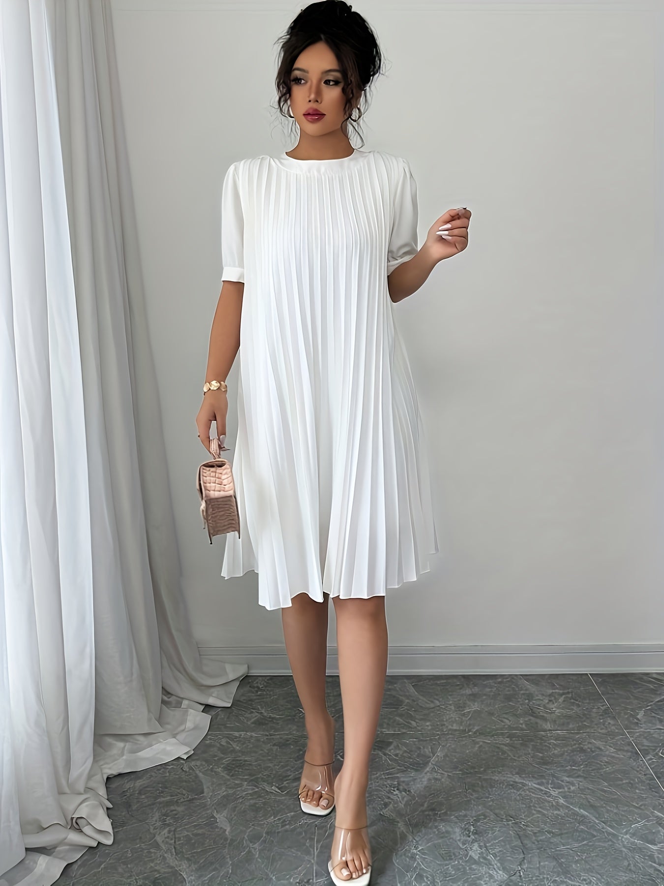 Weißes Sommerkleid mit Volants Elegant und luftig für den Urlaub