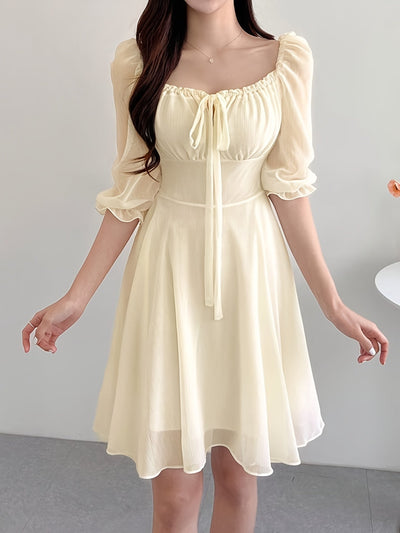 Damen Sommerkleid mit quadratischem Ausschnitt und Krawatte vorne