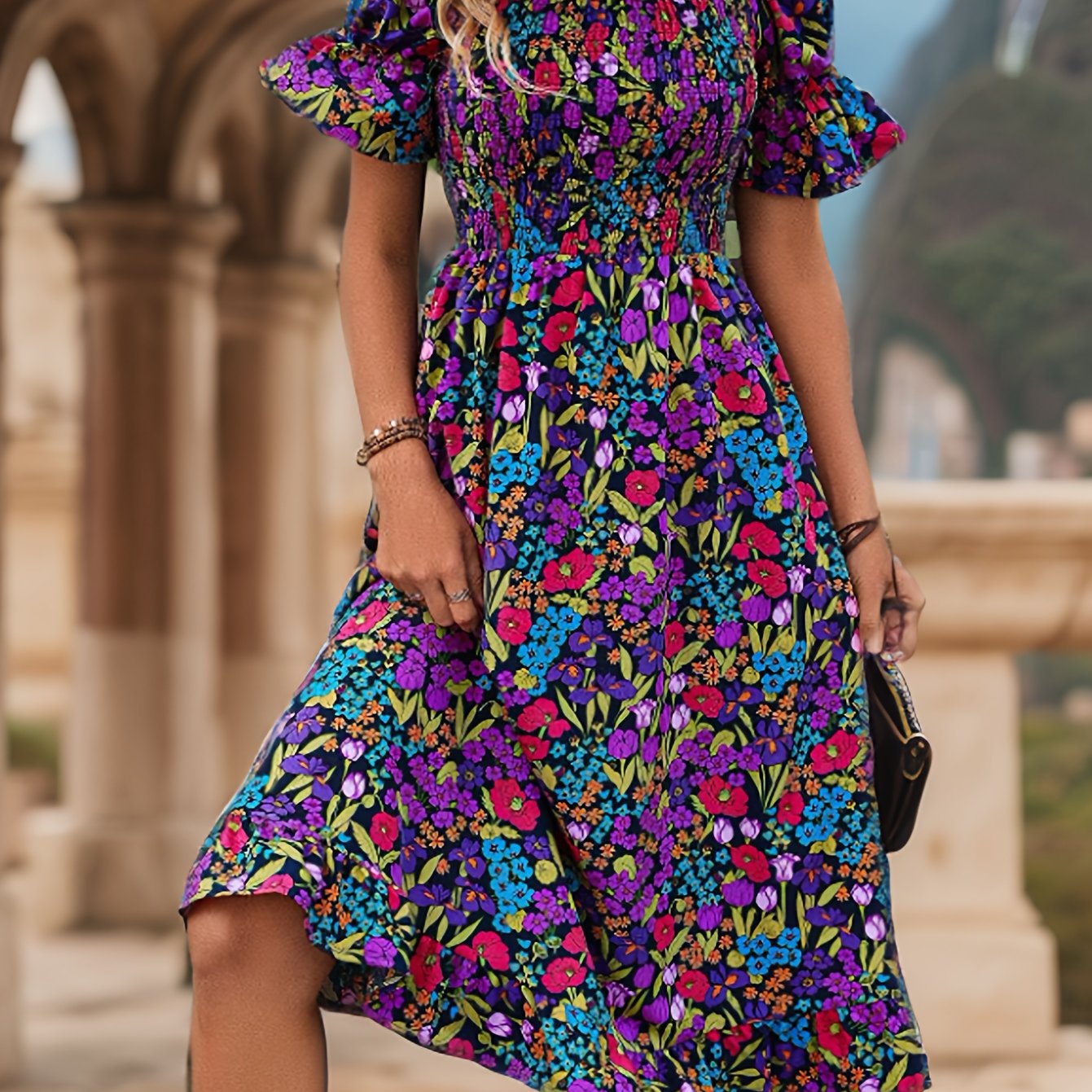 Schulterfreies Kleid mit Blumenmuster und Laternenärmeln Lila