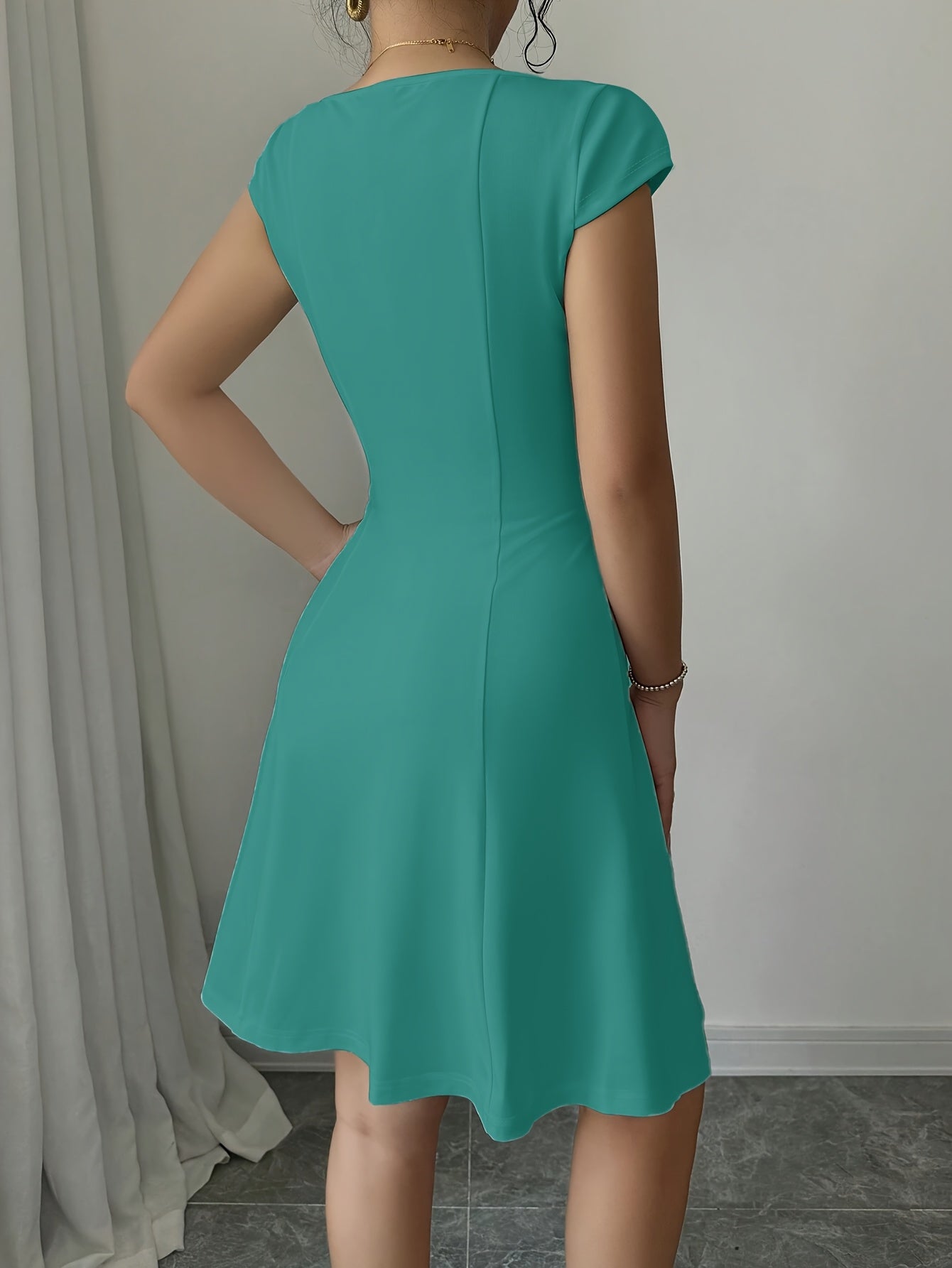 Elegantes Retro Kleid mit quadratischem Kragen, kurzen Ärmeln Weiß Grün