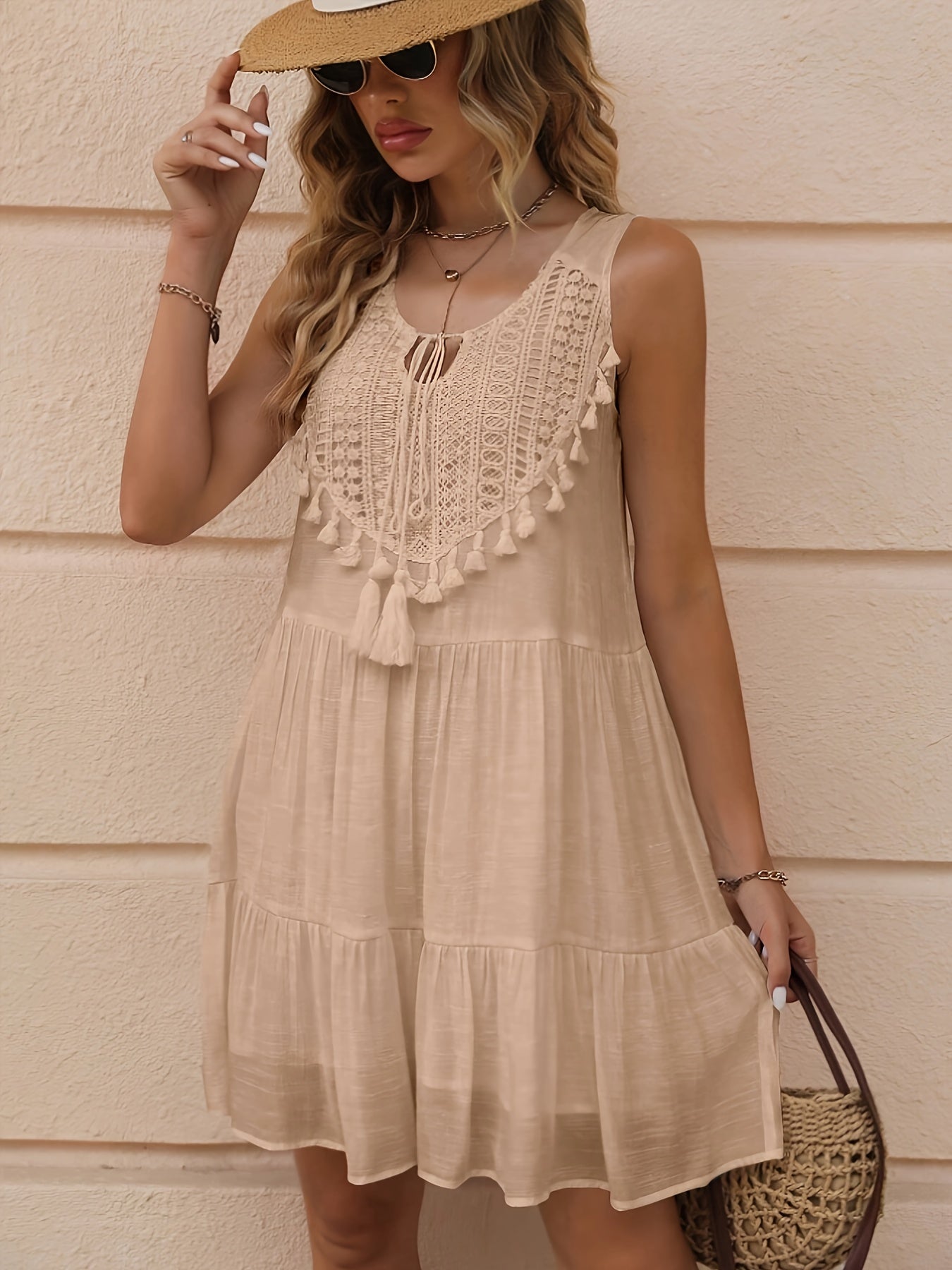 Sommerkleid mit Spitze und Fransen - Weiß, ärmelloser V-Ausschnitt