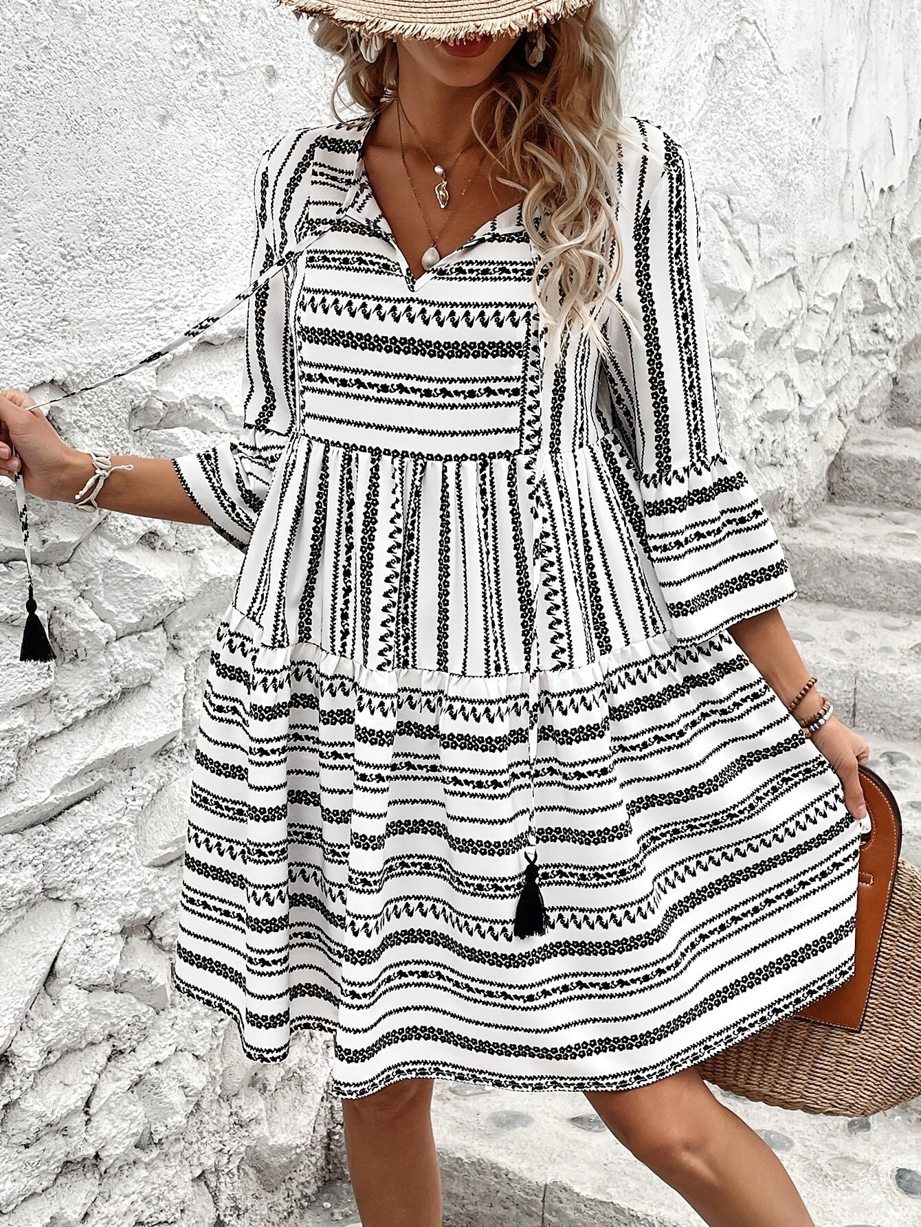 A-Linien-Kleid mit geometrischem Muster und Ärmeln mit Volants