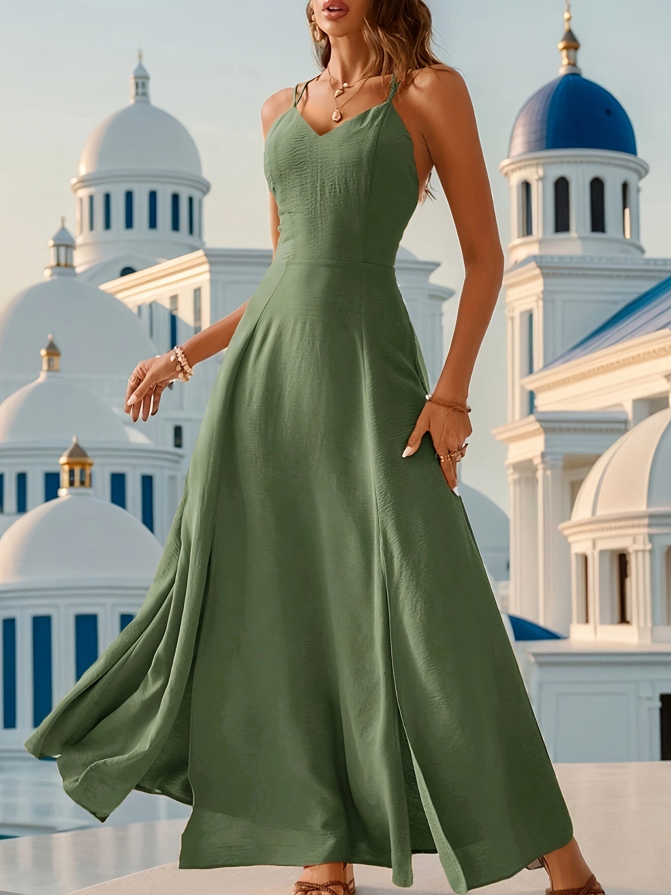 Grünes Maxikleid mit Schlitz und Spaghettiträgern