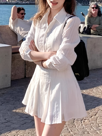 Elegantes weißes Hemdblusenkleid - Fitted Midi mit plissiertem Unterteil