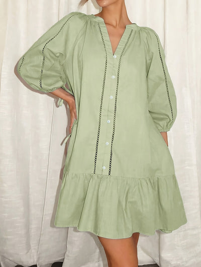 Grünes A-Linien-Kleid mit V-Ausschnitt und Rüschen