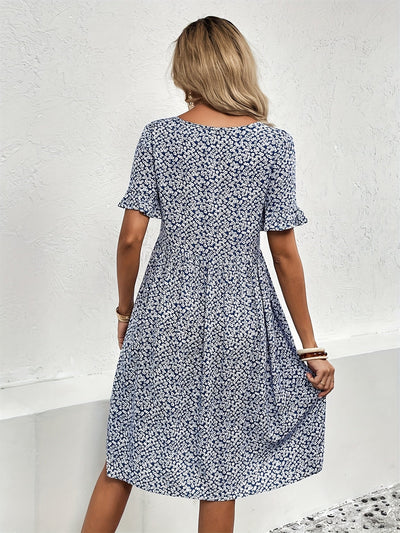 Blaues geblümtes Midikleid mit Volants für den Sommer