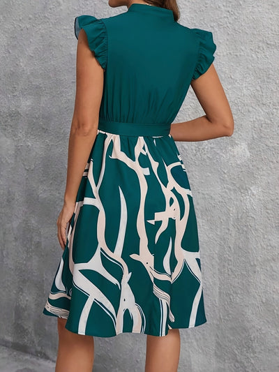 Grünes Sommerkleid mit Blumenmuster und Volants
