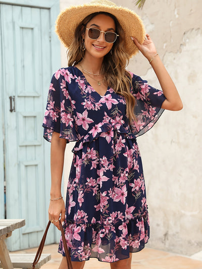Sommerkleid aus Chiffon mit Volants und Schmetterlingsärmeln aus Spitze