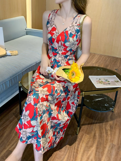 Sommerliches Strandkleid aus Blumen mit Trägern - Sonnenschutz