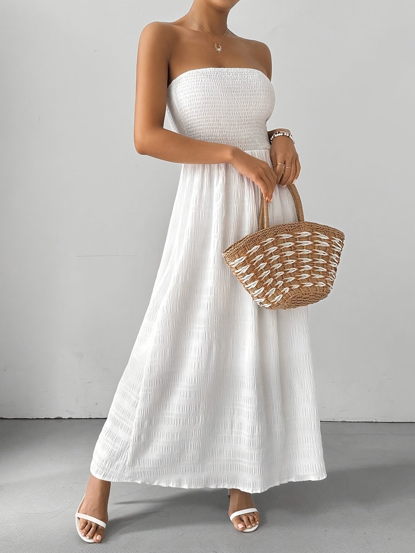 Langes trägerloses Maxikleid für Frauen - klassisch und stilvoll