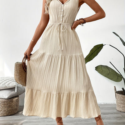 Beigefarbenes Sommerkleid mit V-Ausschnitt, ärmellos, leicht und luftig.