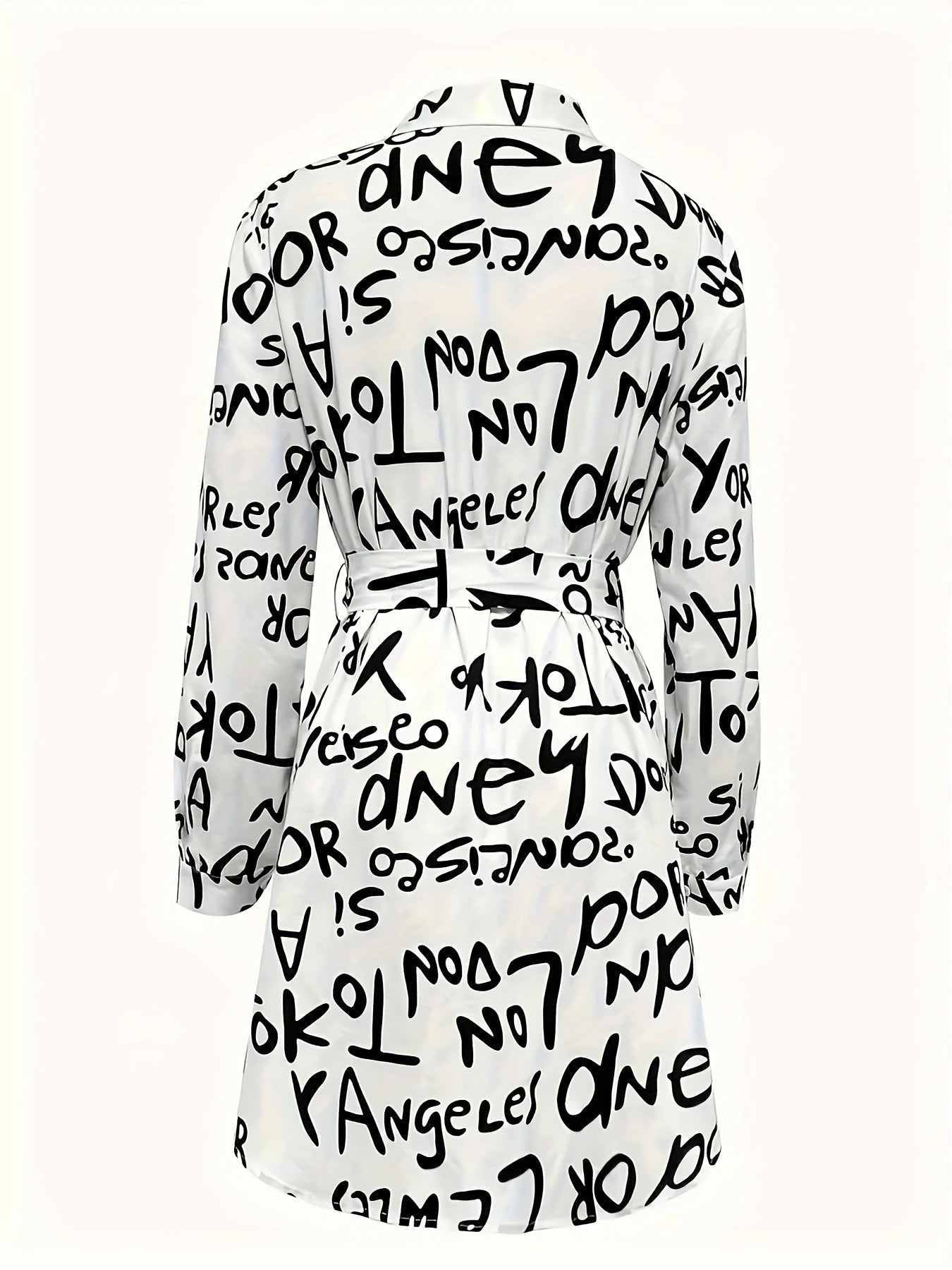 Langes Damenkleid mit Buchstaben-Print und Gürtel