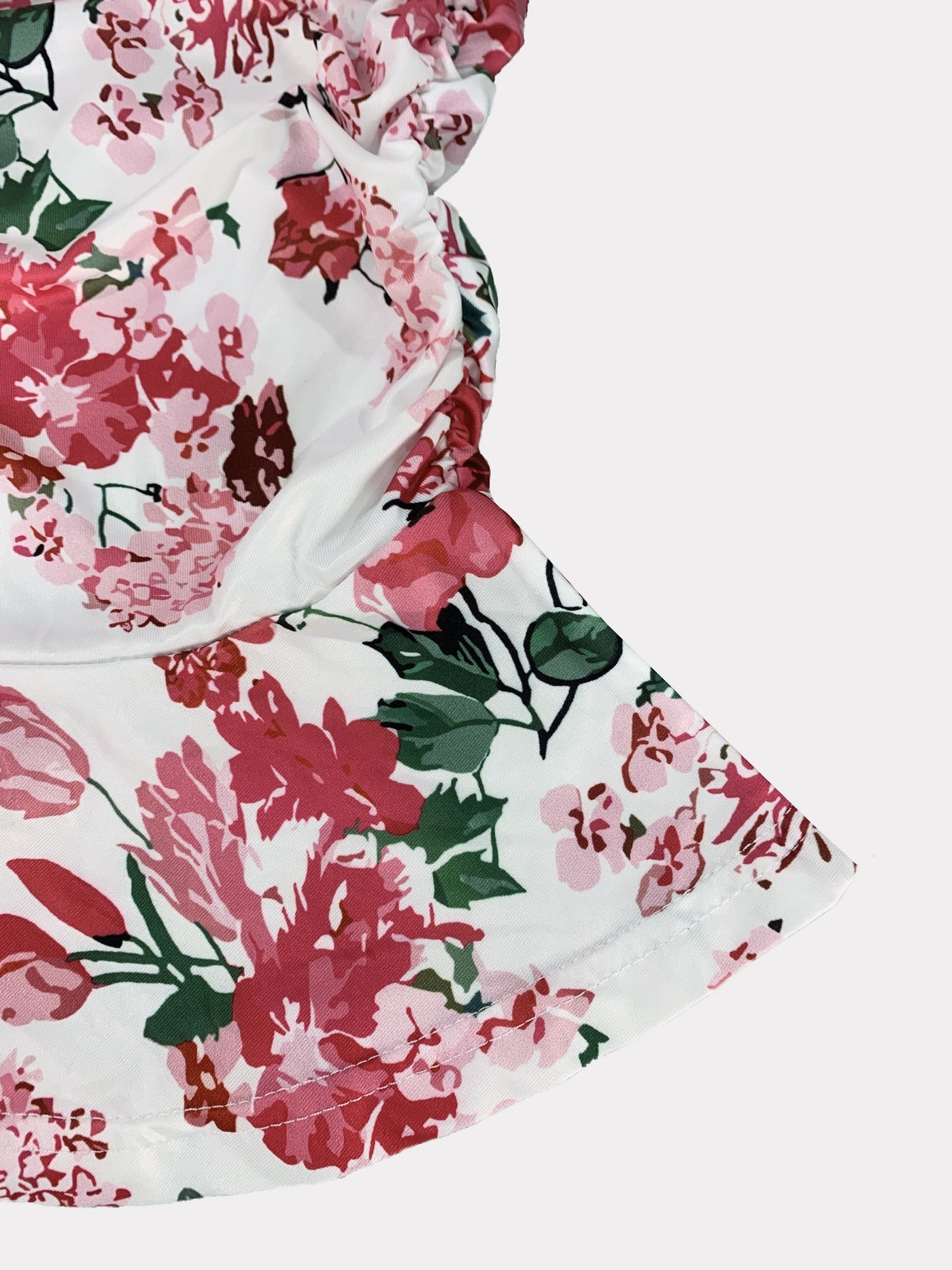 Figurbetontes Blumenmuster-Kleid mit Ärmeln, vorne zum Binden und rückenfrei