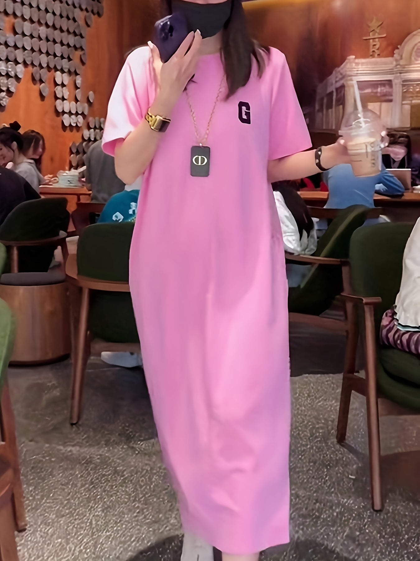 Rosa Kurzarm-T-Shirt-Kleid für den Sommer - Stil und Komfort für den Sommer