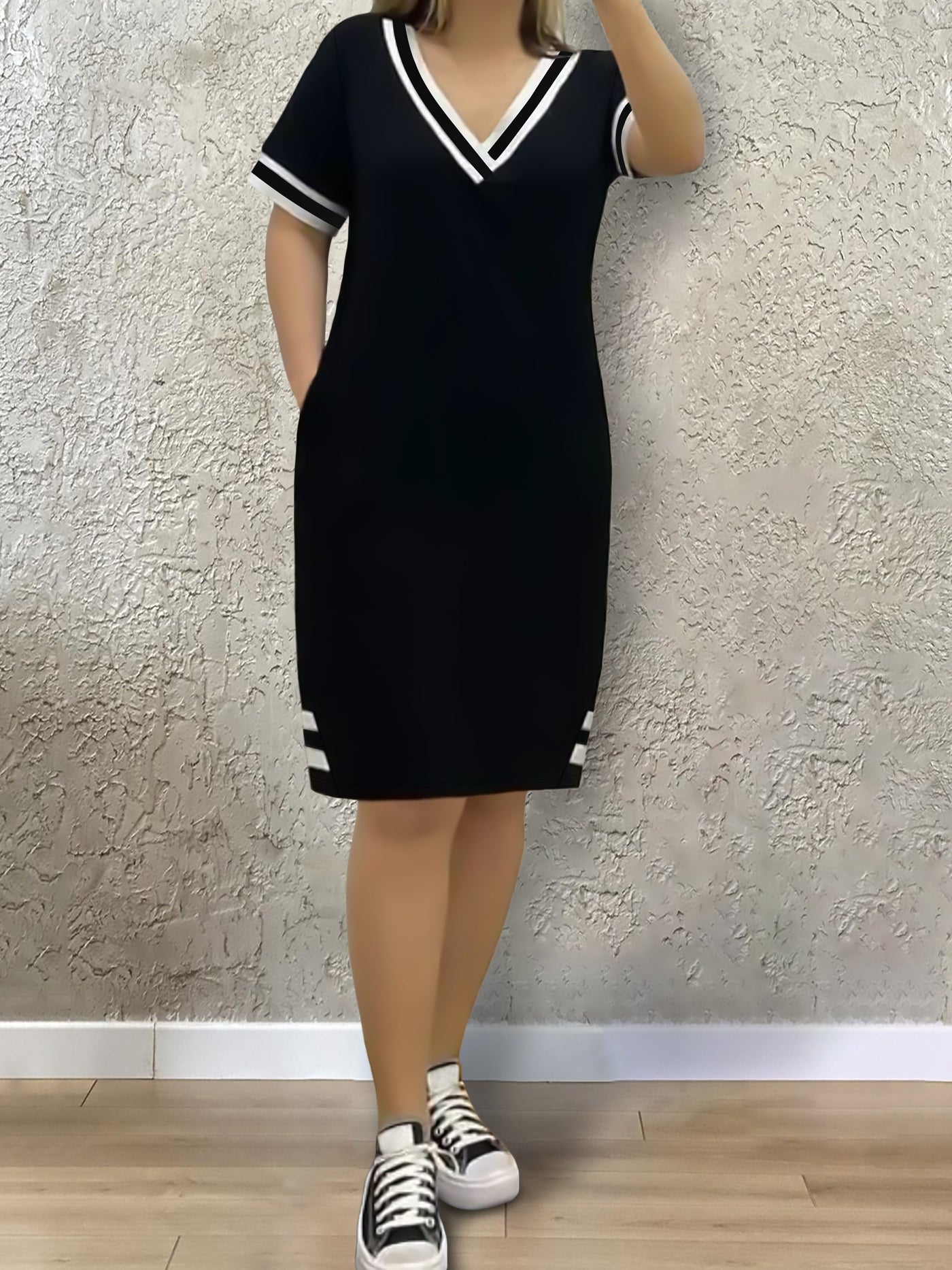 Marineblau gestreiftes Damenkleid - Casual für den Sommer