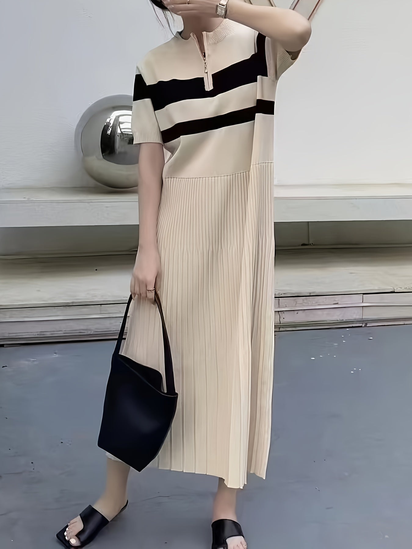 Lässiges gestreiftes Damen-Strickkleid mit Reißverschluss