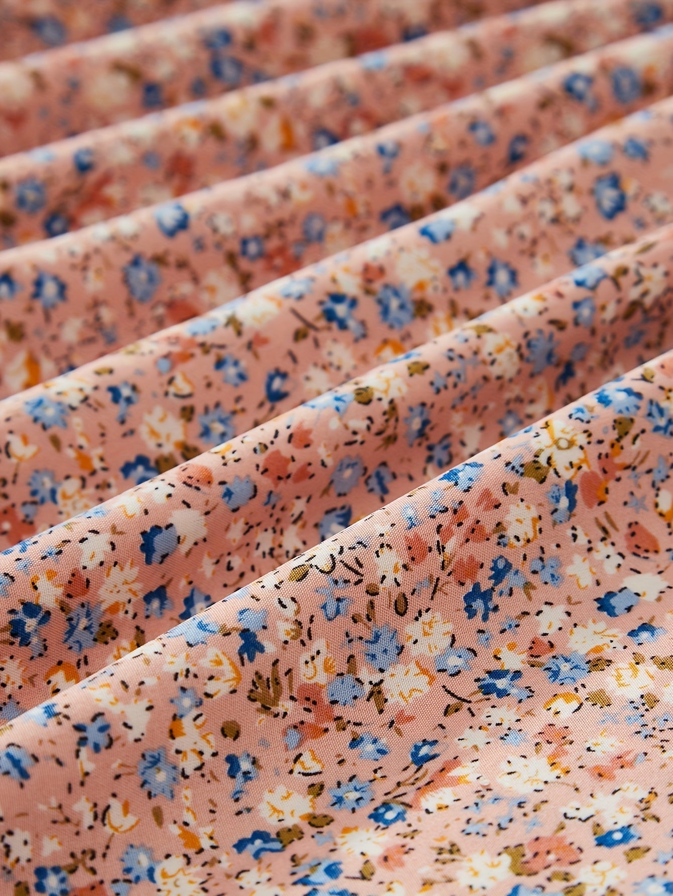 Sommerkleid mit Blumenmuster und V-Ausschnitt – Französischer Stil