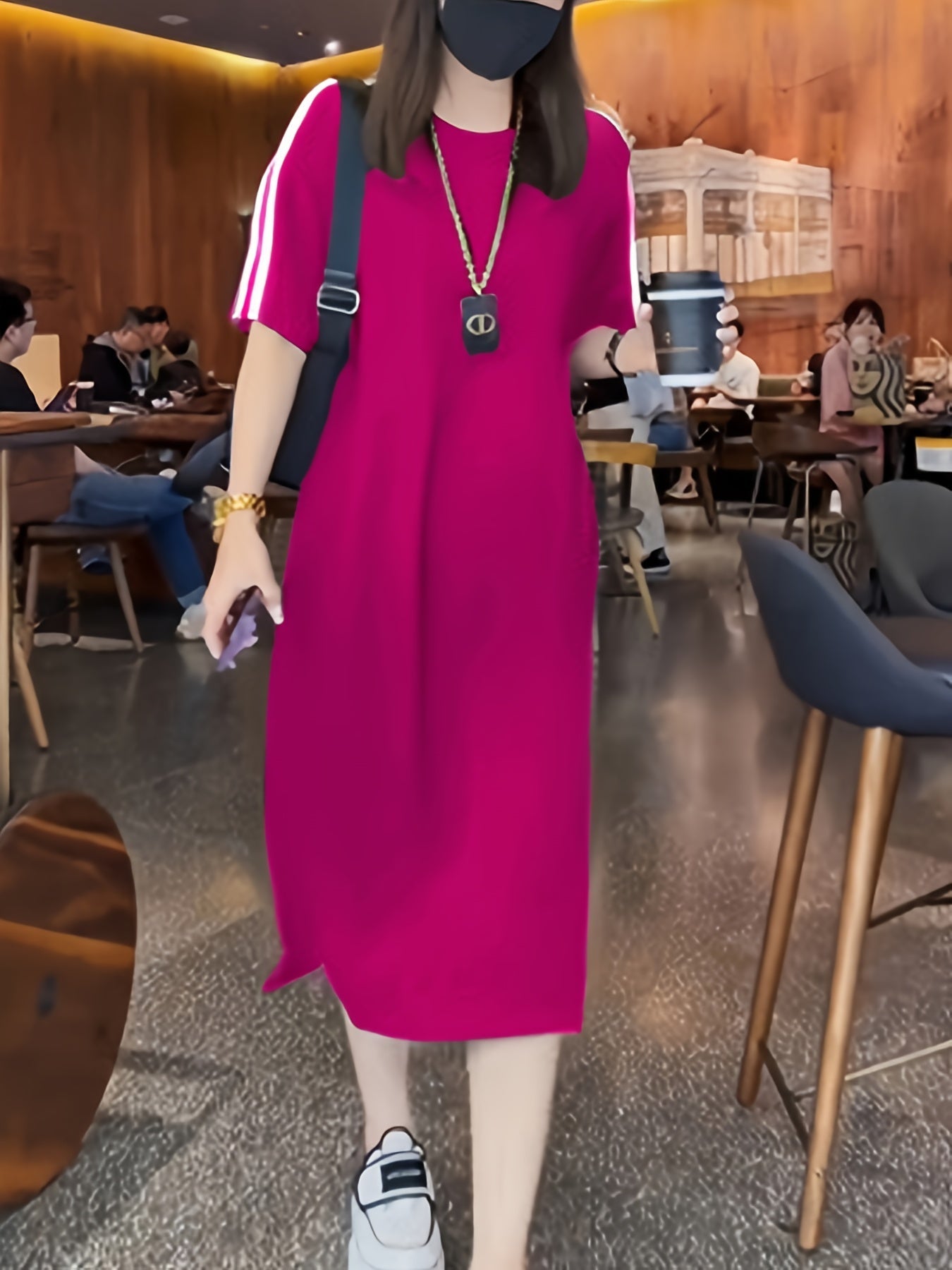 Schwarz-weißes T-Shirt-Kleid für Frauen - Lose Passform, Rundhalsausschnitt