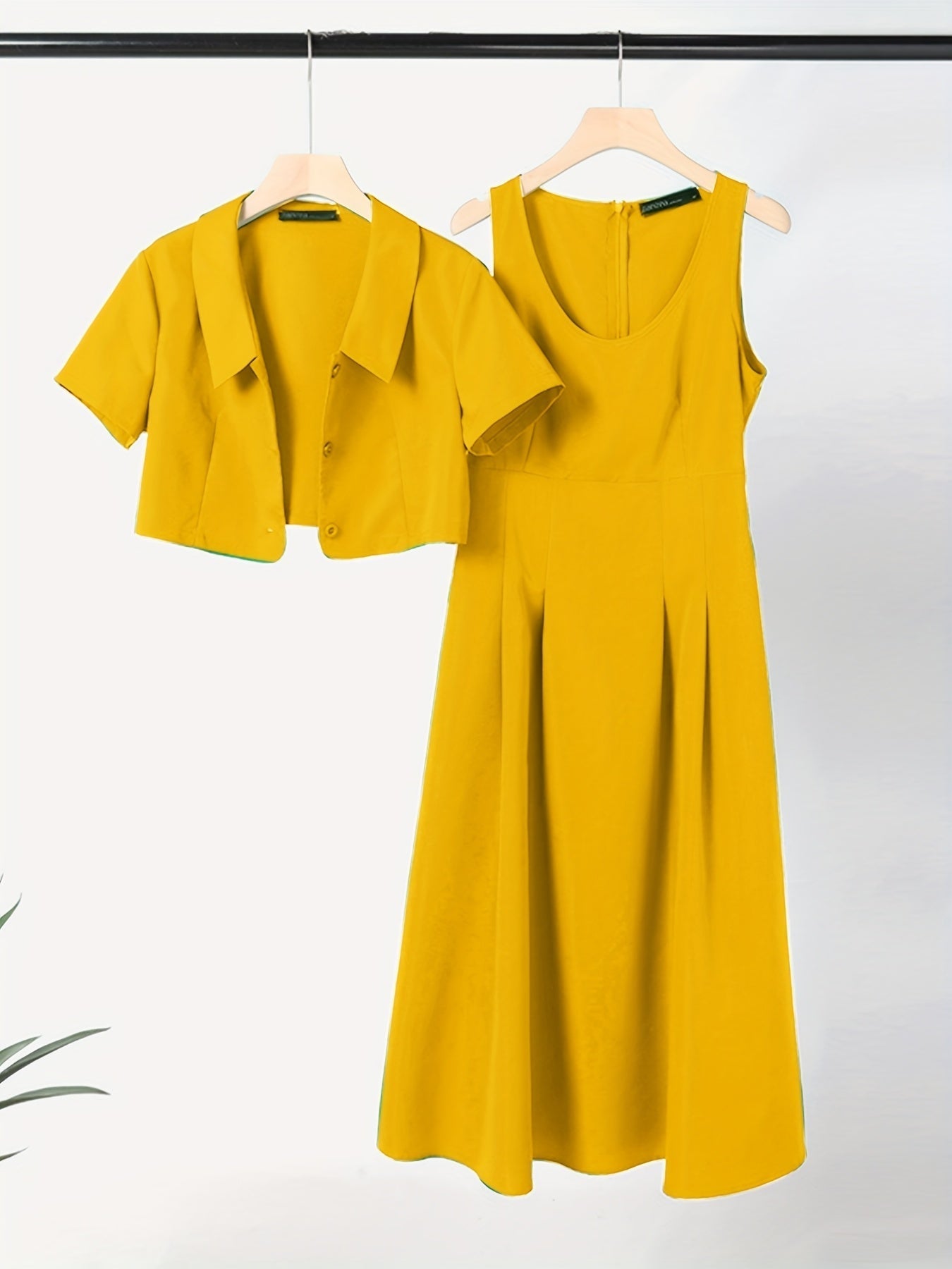 Elegantes Damen-Set: Jacke mit Kragen + plissiertes Sommerkleid