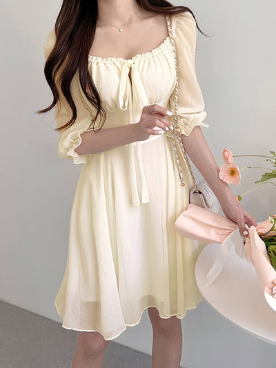 Damen Sommerkleid mit quadratischem Ausschnitt und Krawatte vorne
