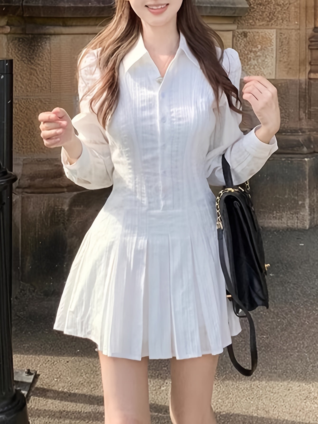 Elegantes weißes Hemdblusenkleid - Fitted Midi mit plissiertem Unterteil