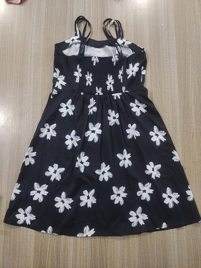Ärmelloses Damen-Midikleid mit Blumenmuster – Schwarz mit weißem Gänseblümchenmuster