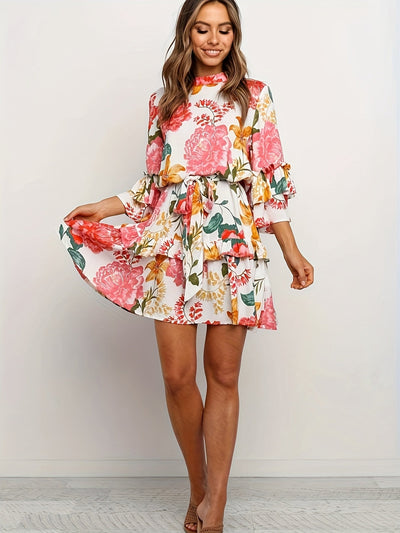 Rosa Sommerkleid für Frauen mit Blumenmotiv, in der Taille mit Rüschen gebunden