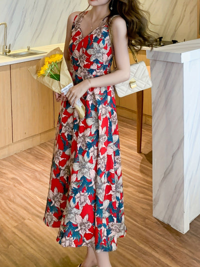 Sommerliches Strandkleid aus Blumen mit Trägern - Sonnenschutz