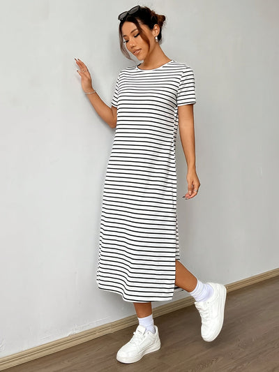 Schwarz-weiß gestreiftes lässiges kurzärmeliges Sommerkleid