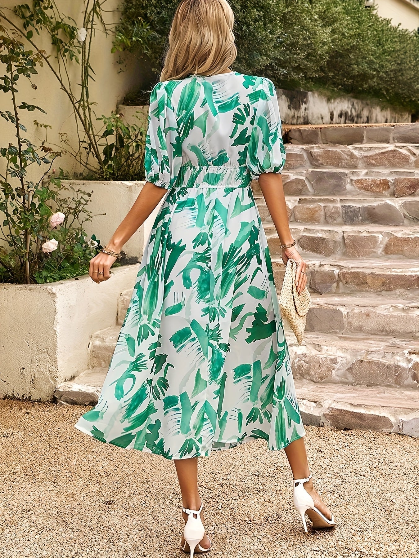 Elegantes Sommerkleid – Tailliert, Lang, V-Ausschnitt, Bedruckt, Luftig & Feminin