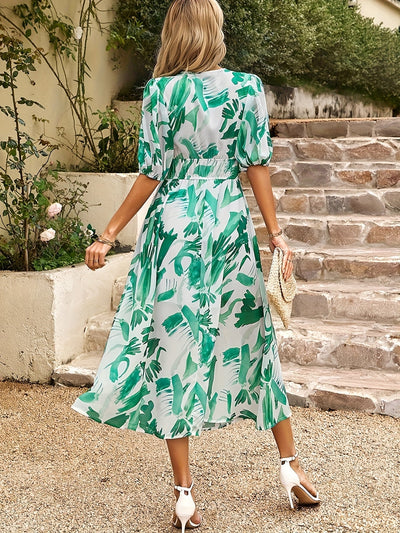 Elegantes Sommerkleid – Tailliert, Lang, V-Ausschnitt, Bedruckt, Luftig & Feminin