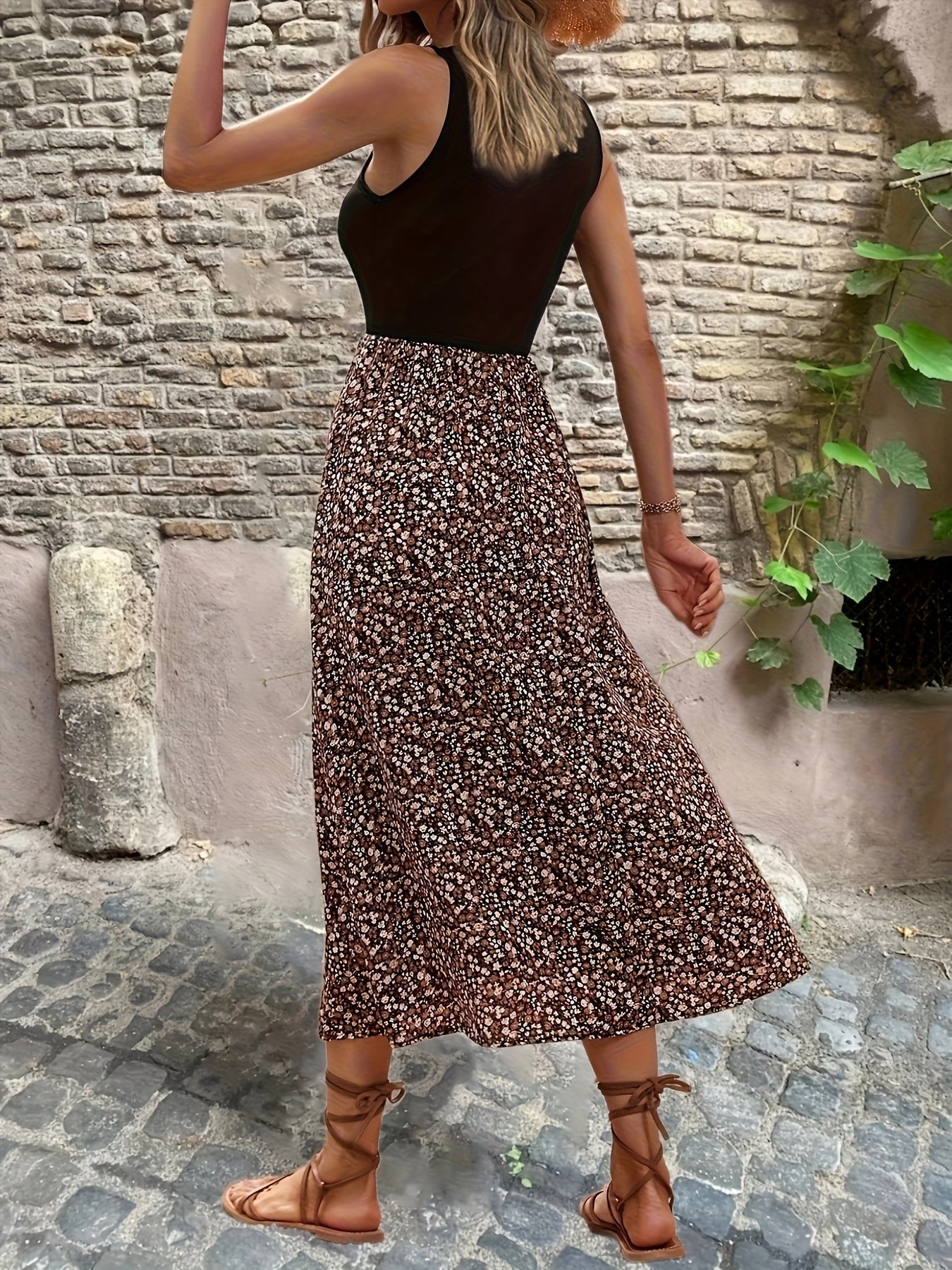 Geblümtes ärmelloses Sommer-Midikleid mit A-Linie in Schwarz und Kaffee