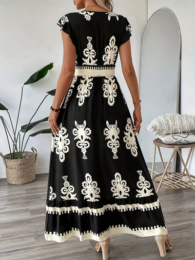 Dunkelblaues Blumenkleid mit V-Ausschnitt und Rüschen