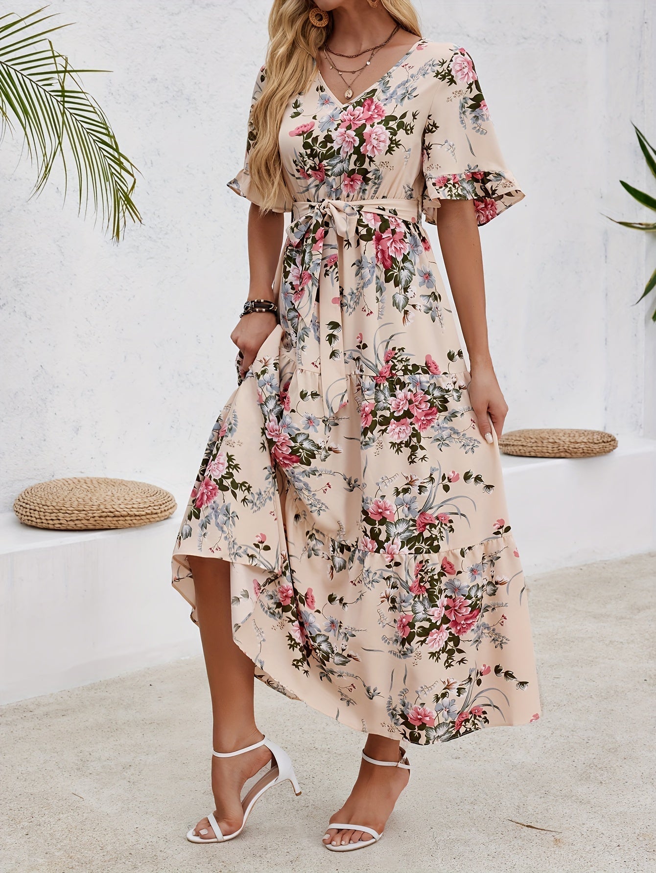 Elegantes Kleid mit und Taillenbindung