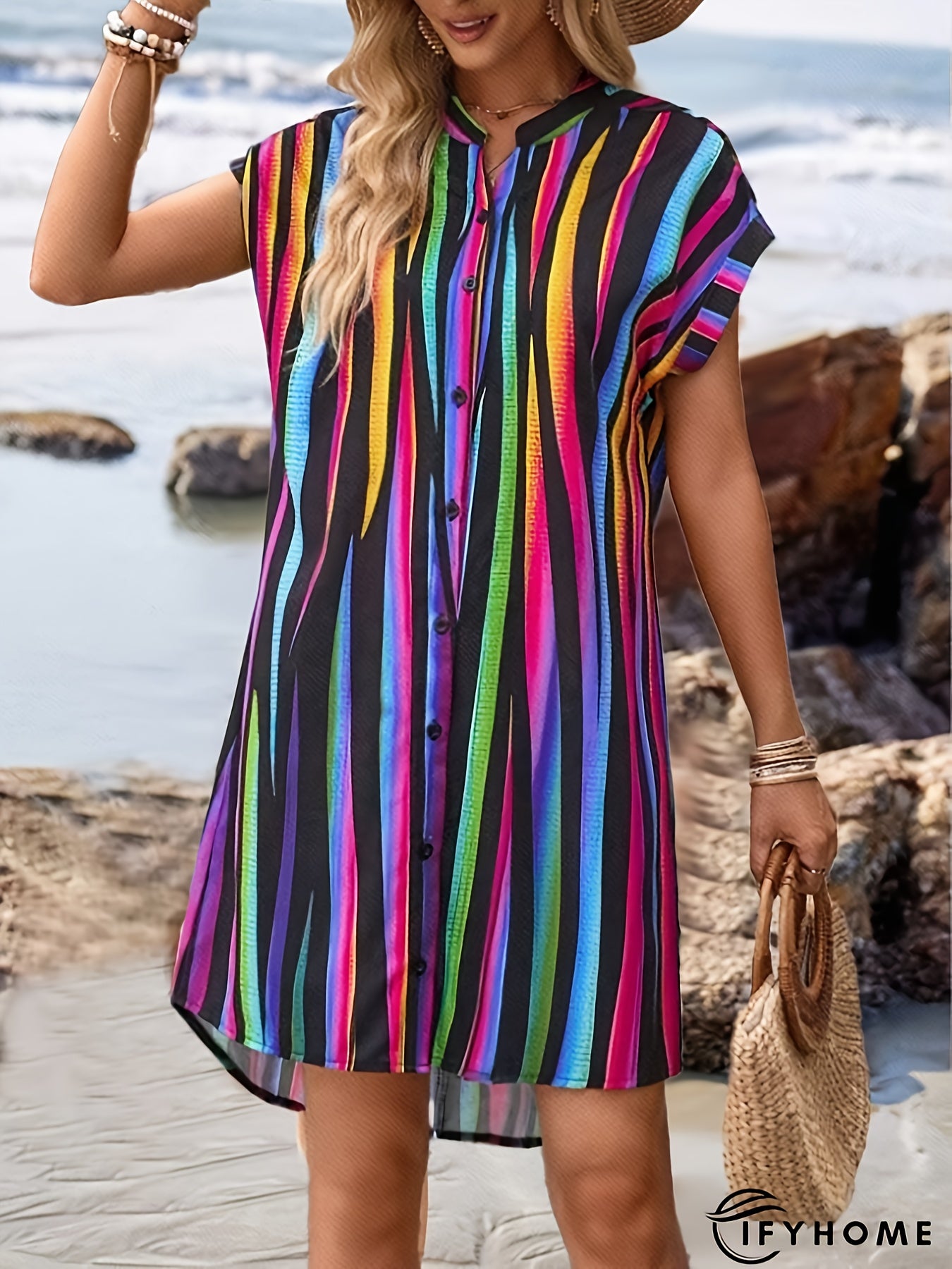Regenbogenfarbenes Sommerkleid mit Streifen und V-Ausschnitt